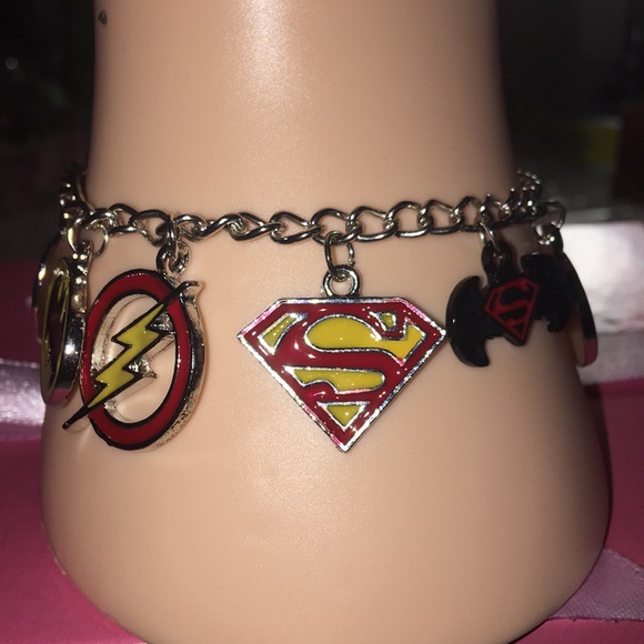 Silver Tone Justice league charms bracelet - Picture 4 of 8